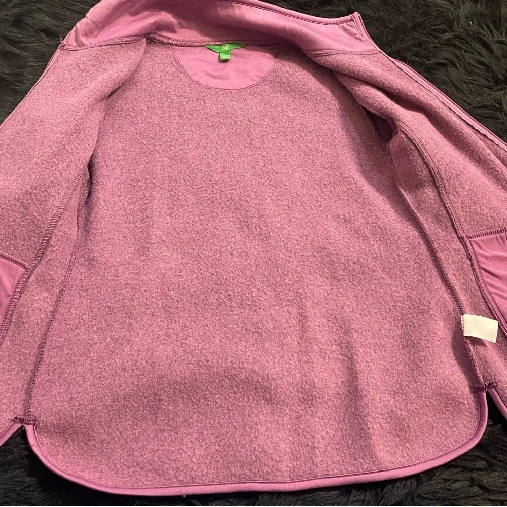 Dip ladies pink jacket size small.  Pockets, zip‎ closure athletic outdoor
